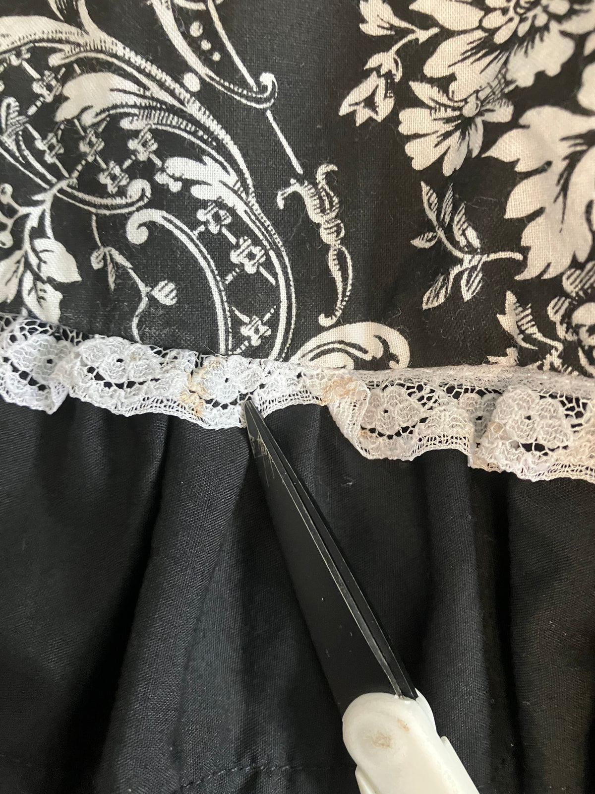 Reproduction Retro Gunne Sax STYLE Black White Velveteen Calico Prairie Sweetheart Maxi Sundress Dress