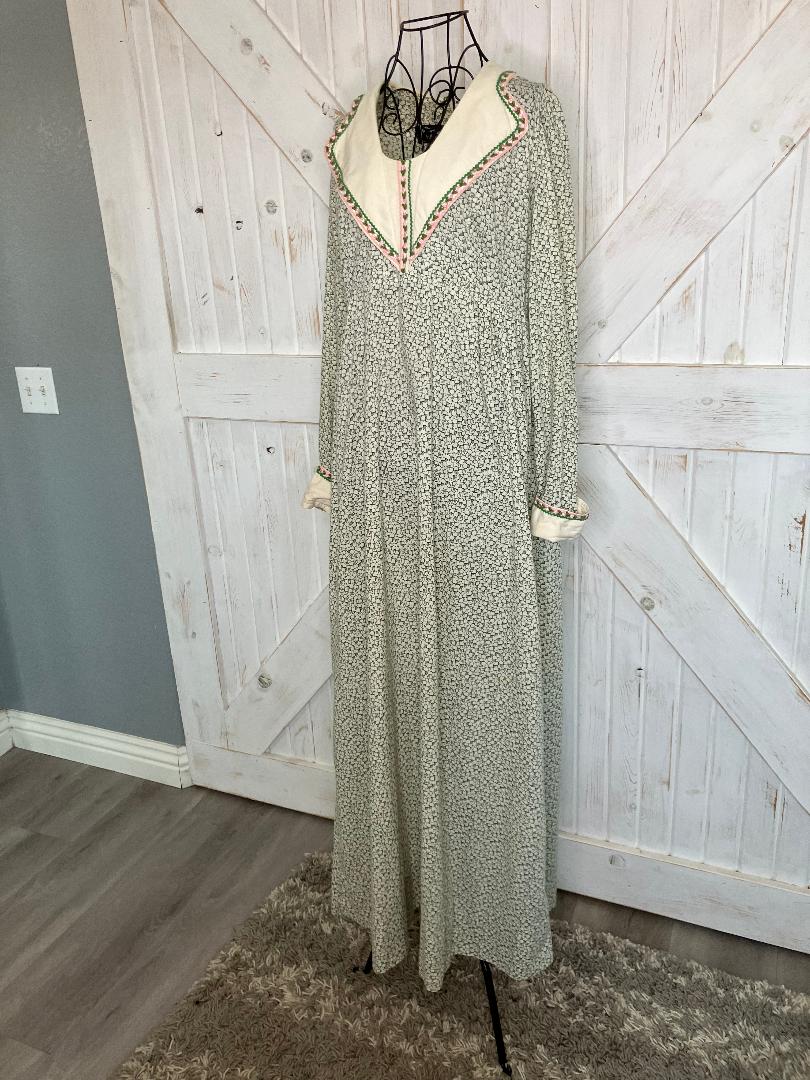 70's Vintage Gunne Sax Black Label Green Apples Novelty Print Prairie Renaissance Maxi Dress