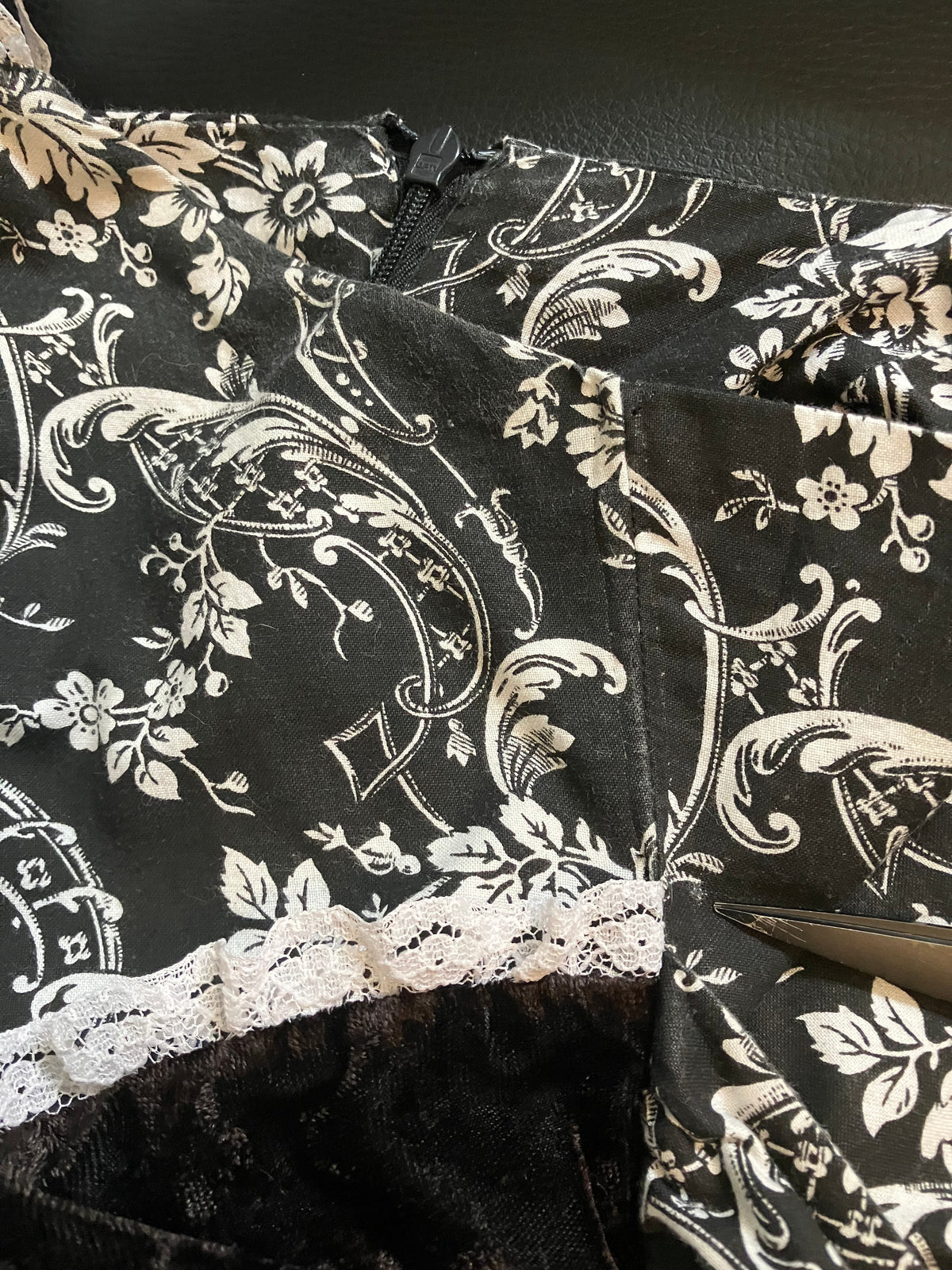 Reproduction Retro Gunne Sax STYLE Black White Velveteen Calico Prairie Sweetheart Maxi Sundress Dress