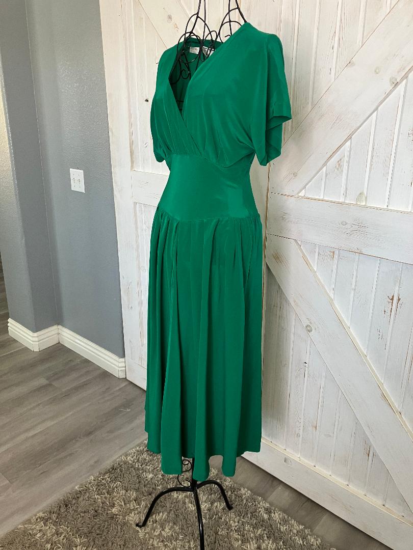 80's Vintage Ann Tjian Kenar Green Silk Swing Day Midi Dress