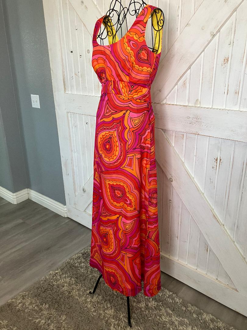 70's Vintage Malia Honolulu Red Orange Swirl Psychedelic Hawaiian Hostess Maxi Sundress Dress