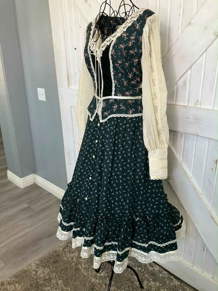 70's Vintage Gunne Sax Jessica's Gunnies Green Calico Velvet Peplum Corset Blouse Top + Prairie Midi Skirt Set 9 *UPCYCLED TOP