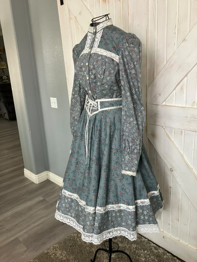 70's Vintage Gunne Sax Jessica's Gunnies Gray Purple White Pink Calico Blouse Top + Prairie Midi Skirt Set