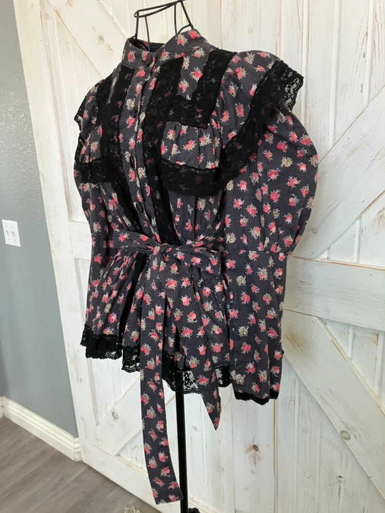 70's Vintage Black Gray Red Pink Gold Rose Calico Bishop Sleeve Peplum Gunne Sax STYLE Prairie Blouse Top