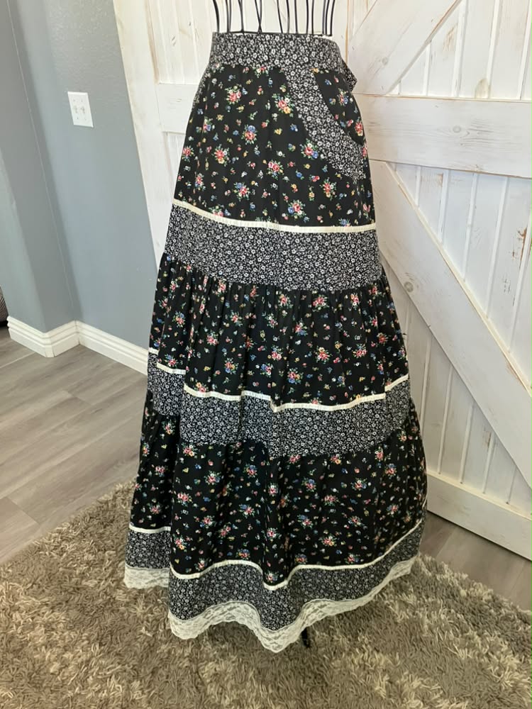 70's Vintage Black White Rainbow Calico Gunne Sax STYLE Prairie Maxi Skirt