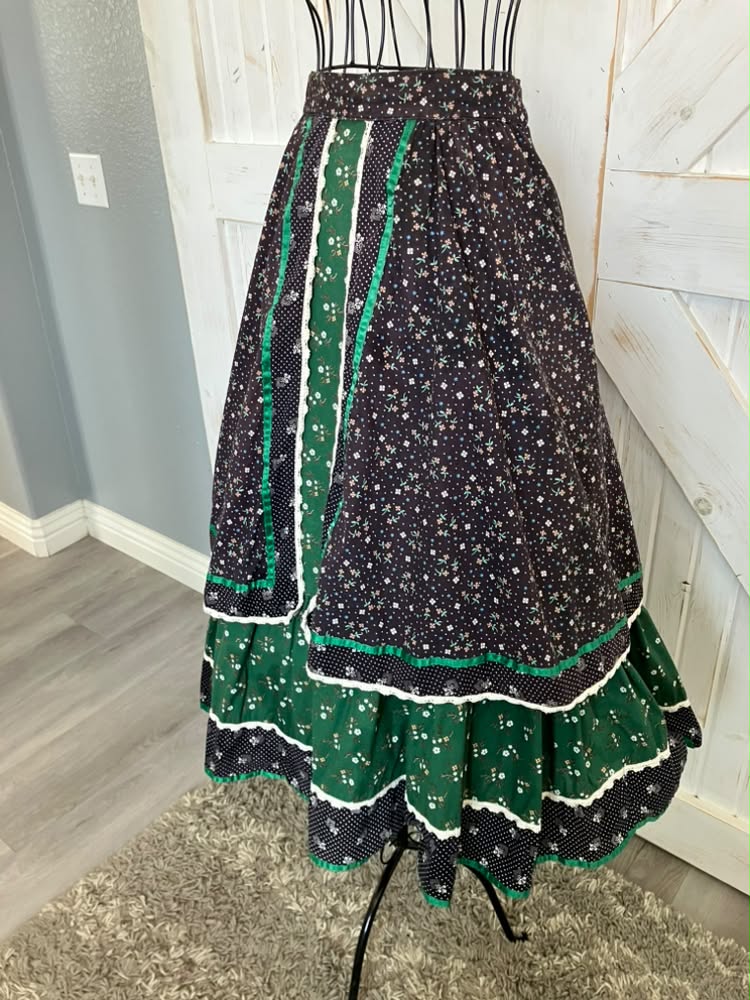 70's Vintage Gunne Sax Jessica's Gunnies Black Green Calico Apron Front Prairie Midi Skirt *FLAWS