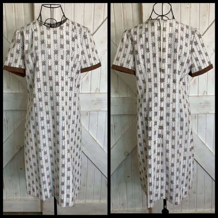 70's Vintage The Vested Gentress White Brown Blue Turtle Novelty Print Mod Mini Dress