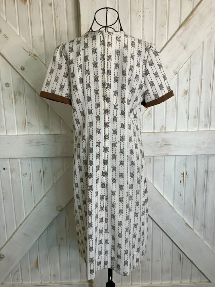 70's Vintage The Vested Gentress White Brown Blue Turtle Novelty Print Mod Mini Dress