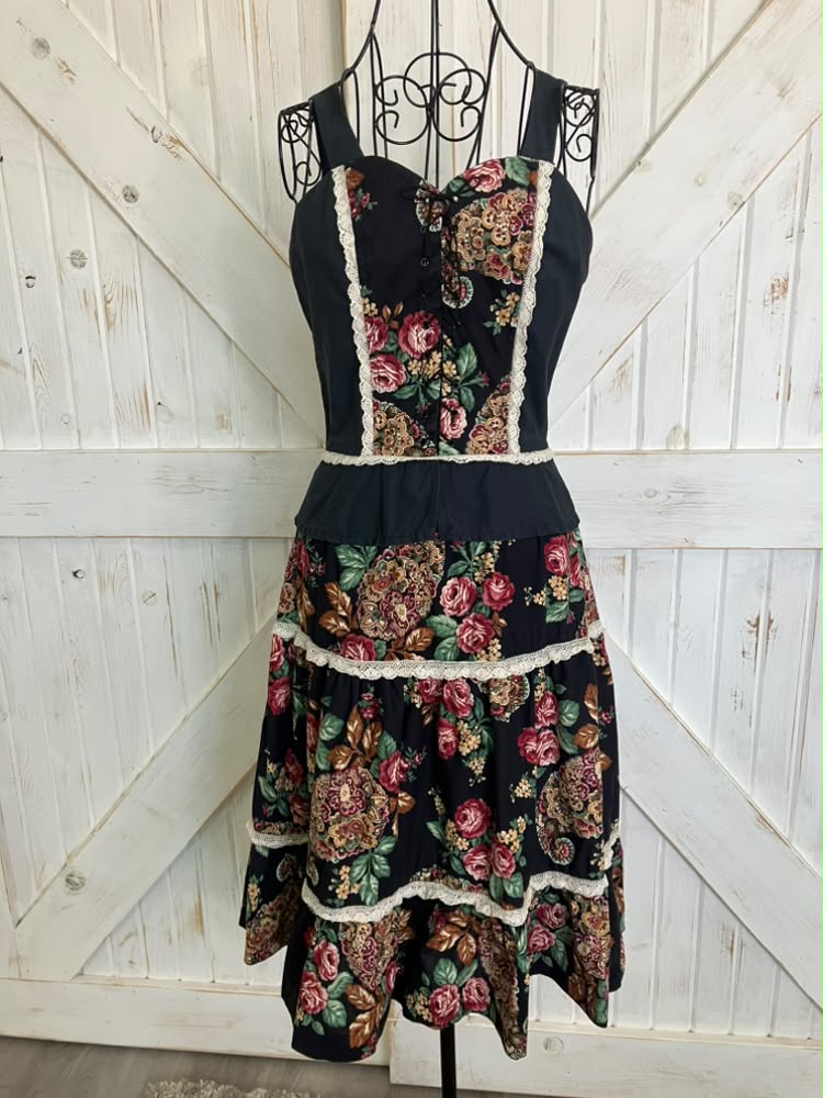 70's Vintage City Fox Black Red Green Cabbage Rose Gunne Sax STYLE Prairie Peplum Sundress Midi Dress