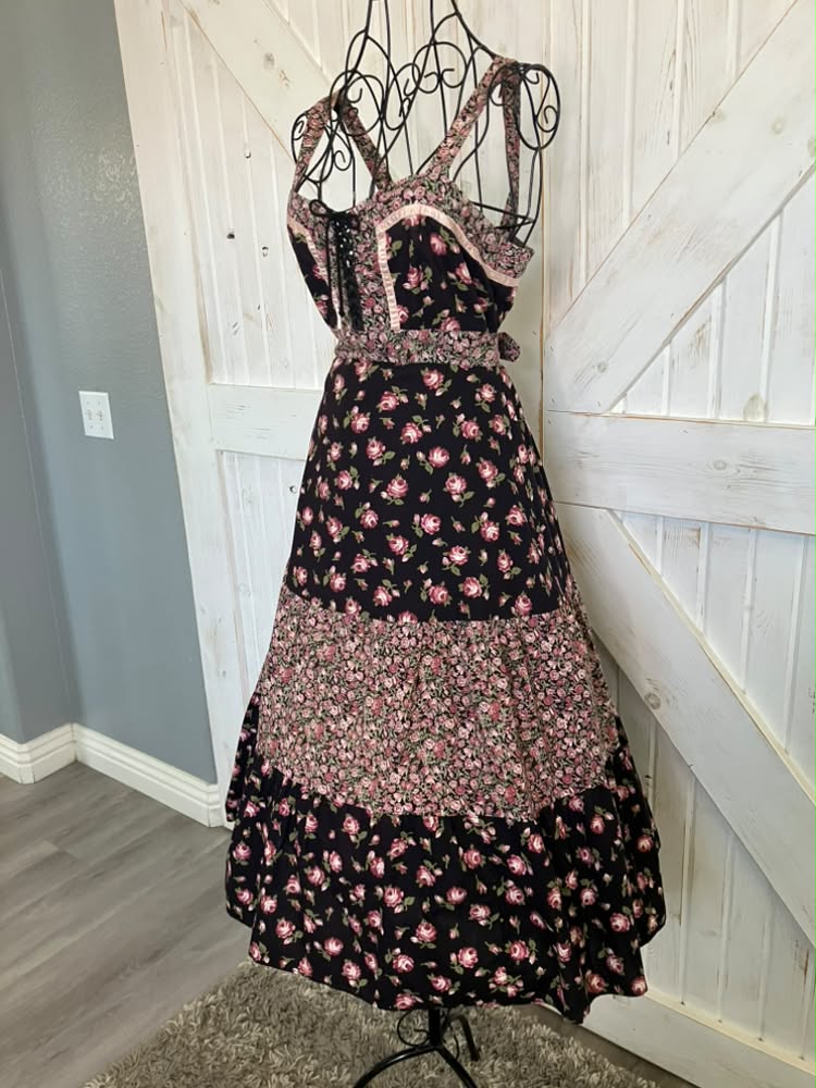 70's Vintage Black Pink Rose Calico Gunne Sax STYLE Sweetheart Prairie Corset Midi Sundress Dress