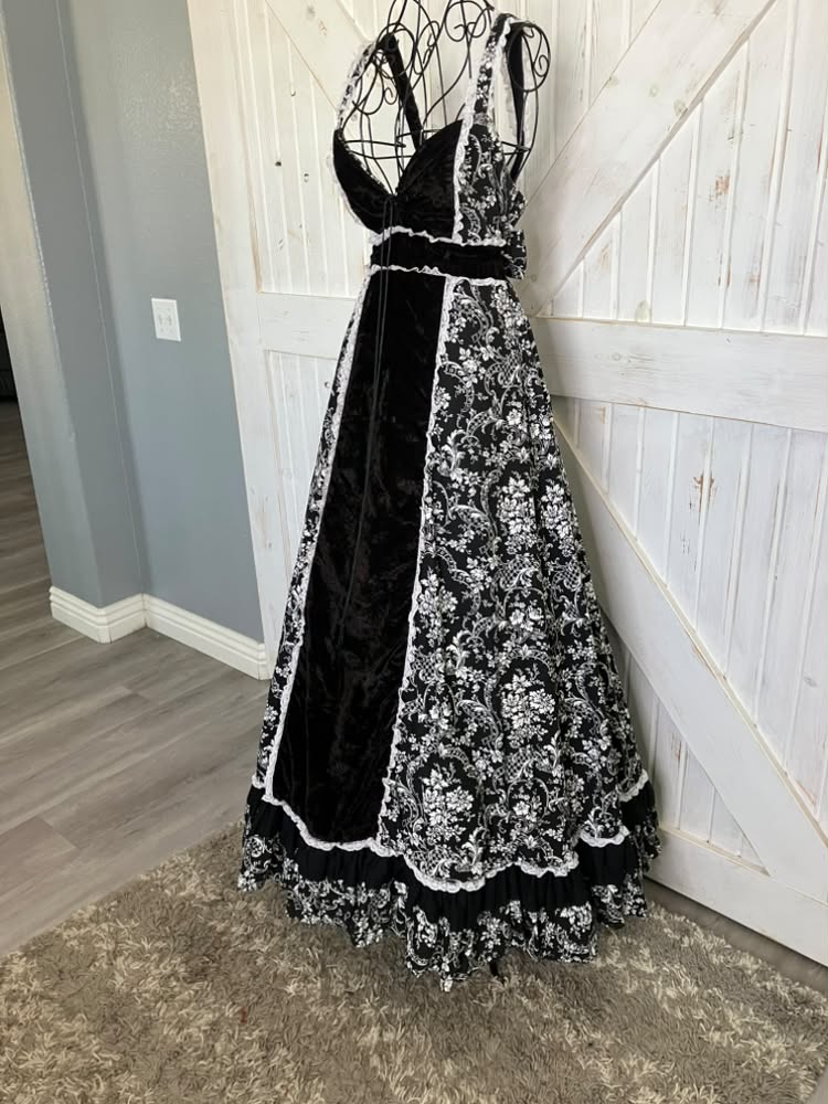 Reproduction Retro Gunne Sax STYLE Black White Velveteen Calico Prairie Sweetheart Maxi Sundress Dress