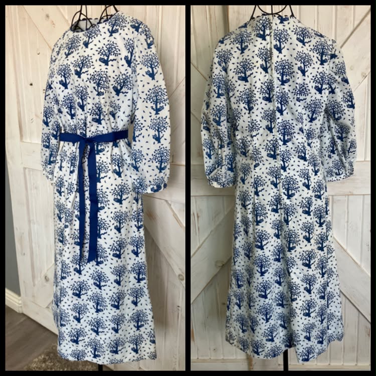 70's Vintage The Vested Gentress Blue White Cat in Tree Novelty Print Mod Midi Dress *FLAWS