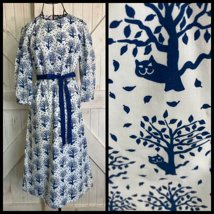 70's Vintage The Vested Gentress Blue White Cat in Tree Novelty Print Mod Midi Dress *FLAWS