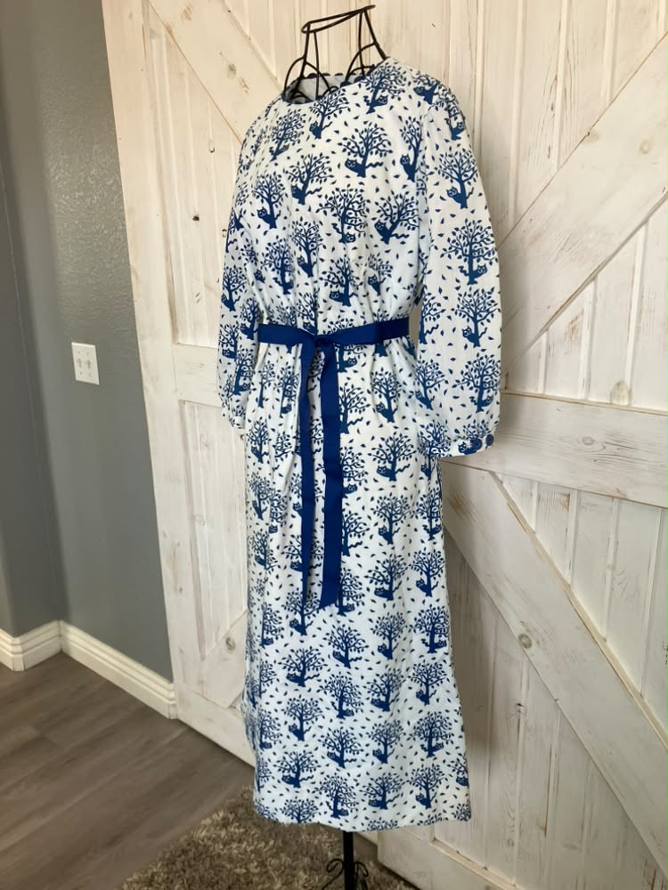 70's Vintage The Vested Gentress Blue White Cat in Tree Novelty Print Mod Midi Dress *FLAWS