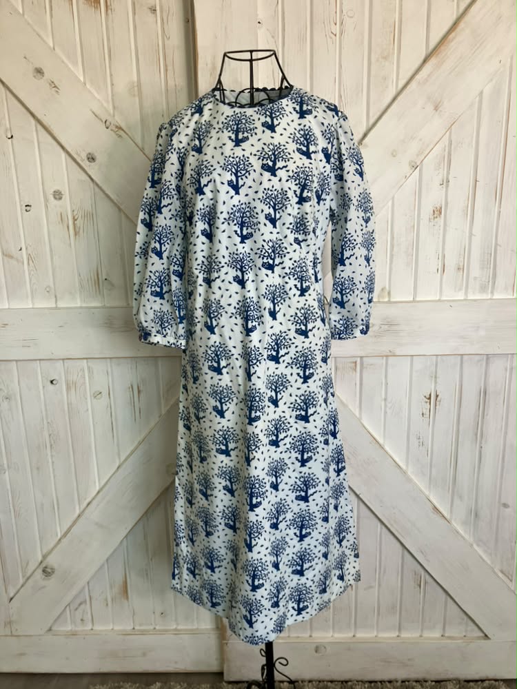 70's Vintage The Vested Gentress Blue White Cat in Tree Novelty Print Mod Midi Dress *FLAWS
