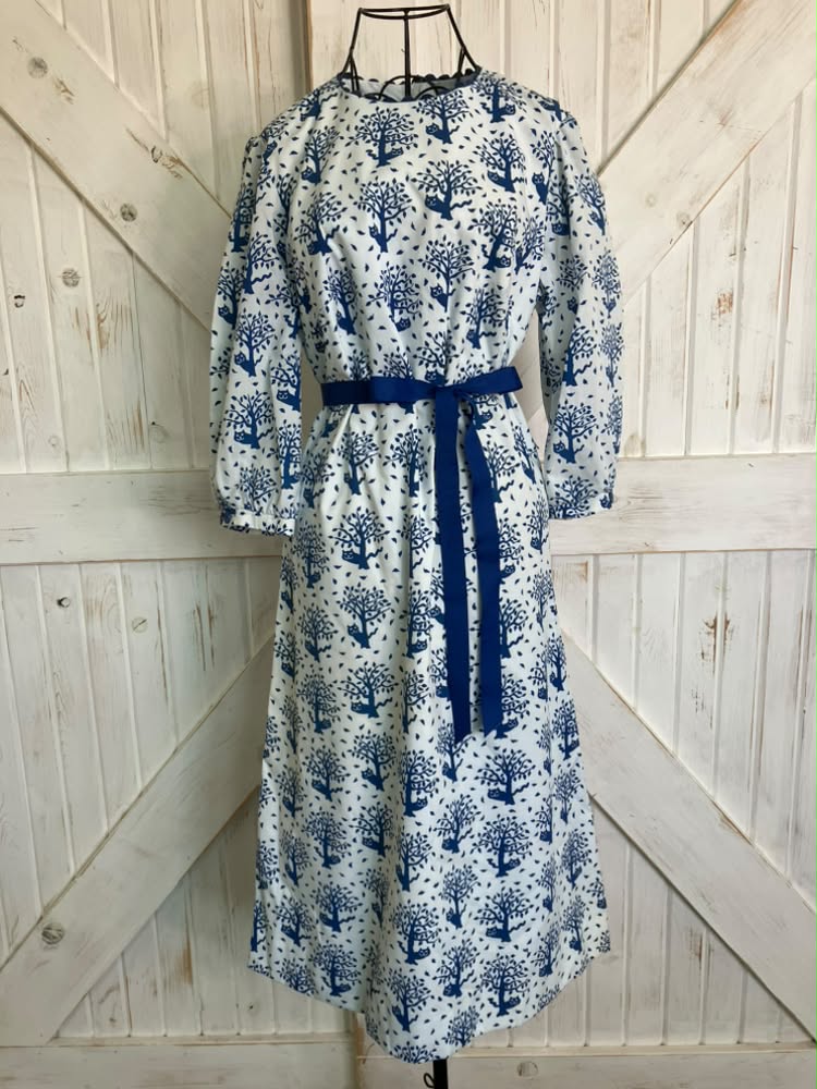 70's Vintage The Vested Gentress Blue White Cat in Tree Novelty Print Mod Midi Dress *FLAWS