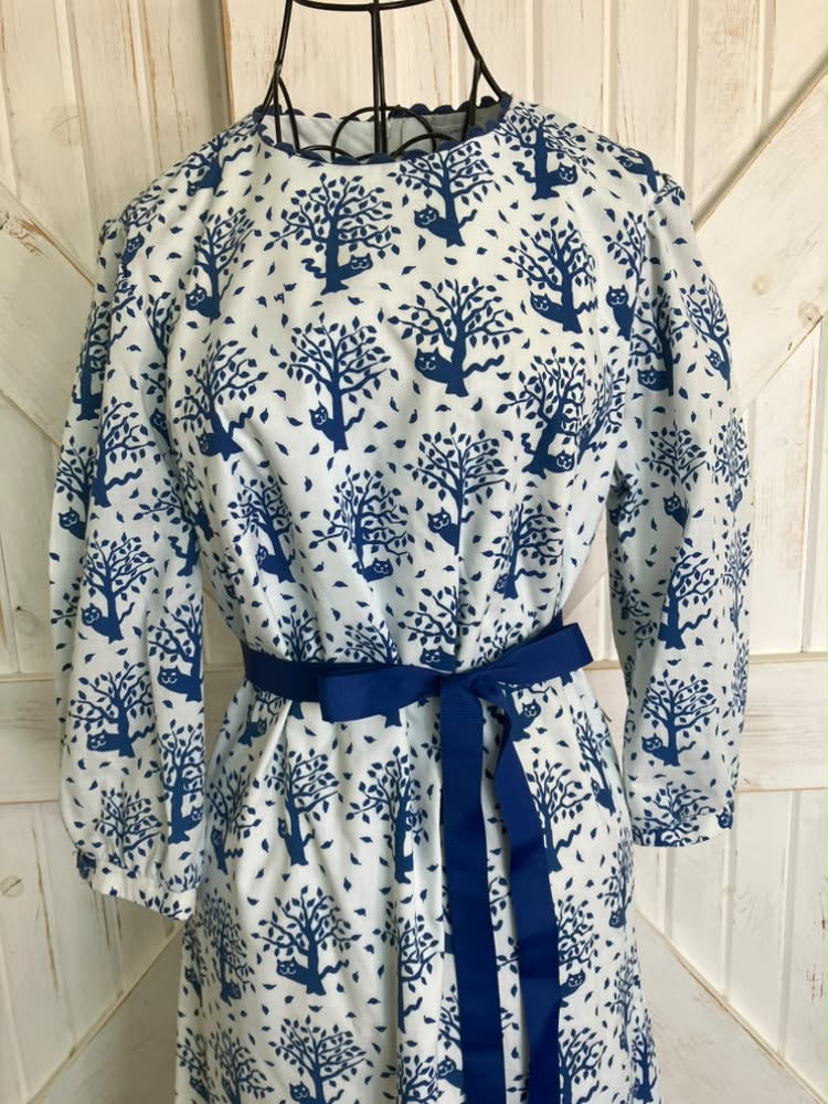 70's Vintage The Vested Gentress Blue White Cat in Tree Novelty Print Mod Midi Dress *FLAWS