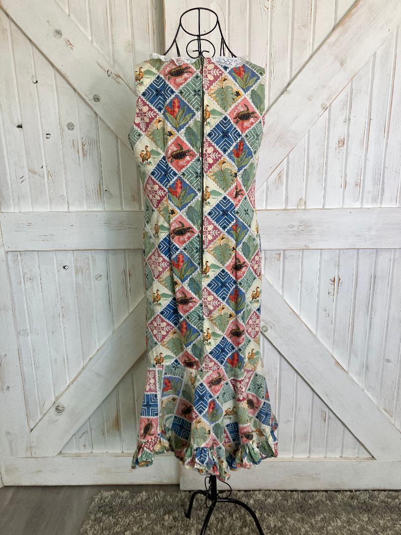 90's Vintage Hilo Hattie Patchwork Novelty Print Blue Green Turtles Birds Hawaiian Sundress Dress