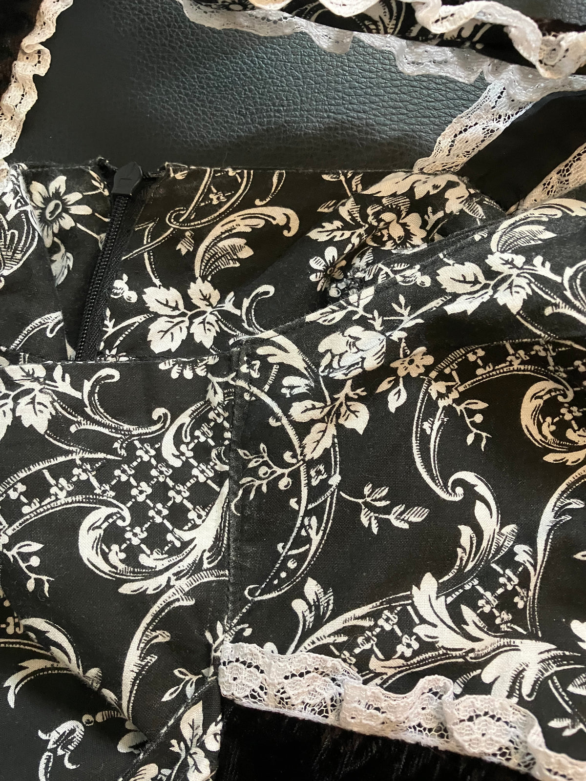 Reproduction Retro Gunne Sax STYLE Black White Velveteen Calico Prairie Sweetheart Maxi Sundress Dress
