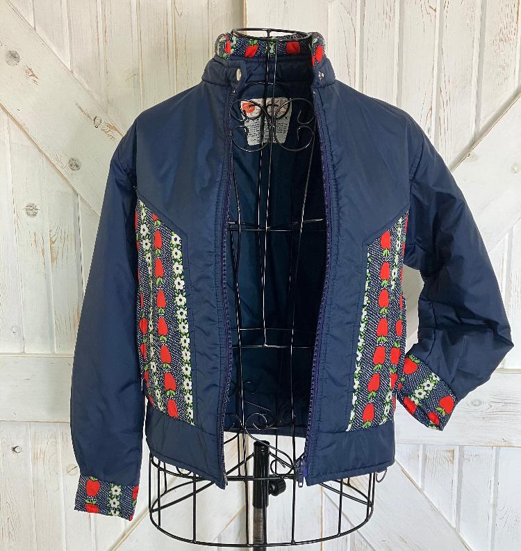 80's Vintage Skyr Blue Red Apples Novelty Print Apres Ski Winter Snow Snowboarding Crop Jacket