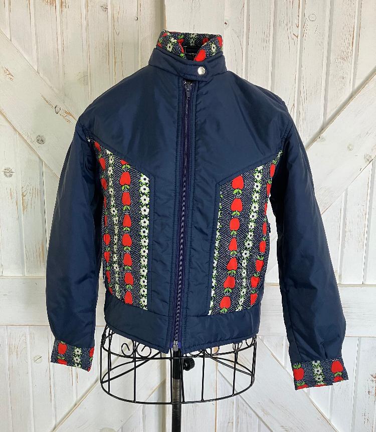 80's Vintage Skyr Blue Red Apples Novelty Print Apres Ski Winter Snow Snowboarding Crop Jacket