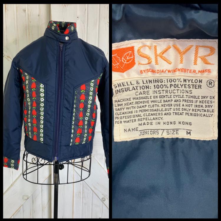 80's Vintage Skyr Blue Red Apples Novelty Print Apres Ski Winter Snow Snowboarding Crop Jacket