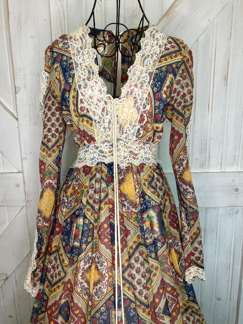 70's Vintage Gunne Sax Beige Rainbow Fruit Strawberry Apple Grapes Novelty Print Prairie Corset Maxi Dress 11